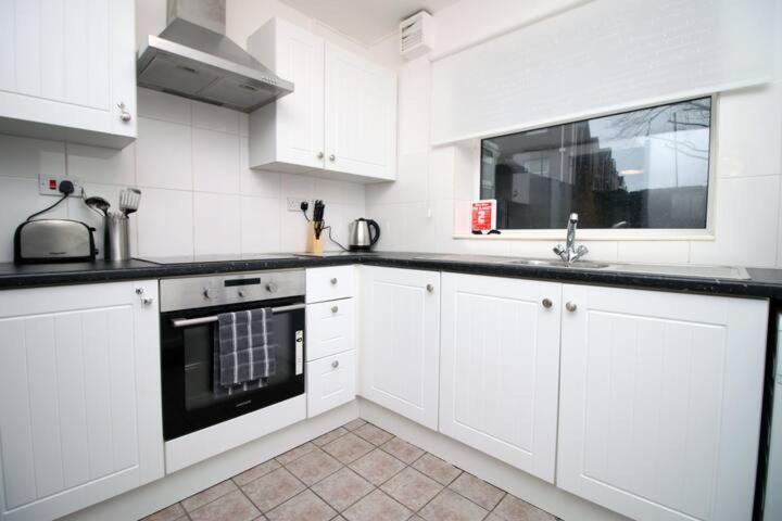 City Centre, Parking, Smart Tv'S In All Rooms Swansea Extérieur photo